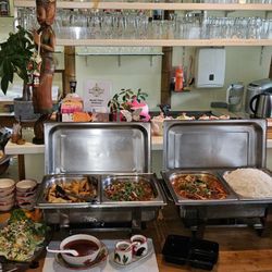 Les Délices du Siam - Le buffet de midi, petit mais délicieux. Bon rapport qualité prix