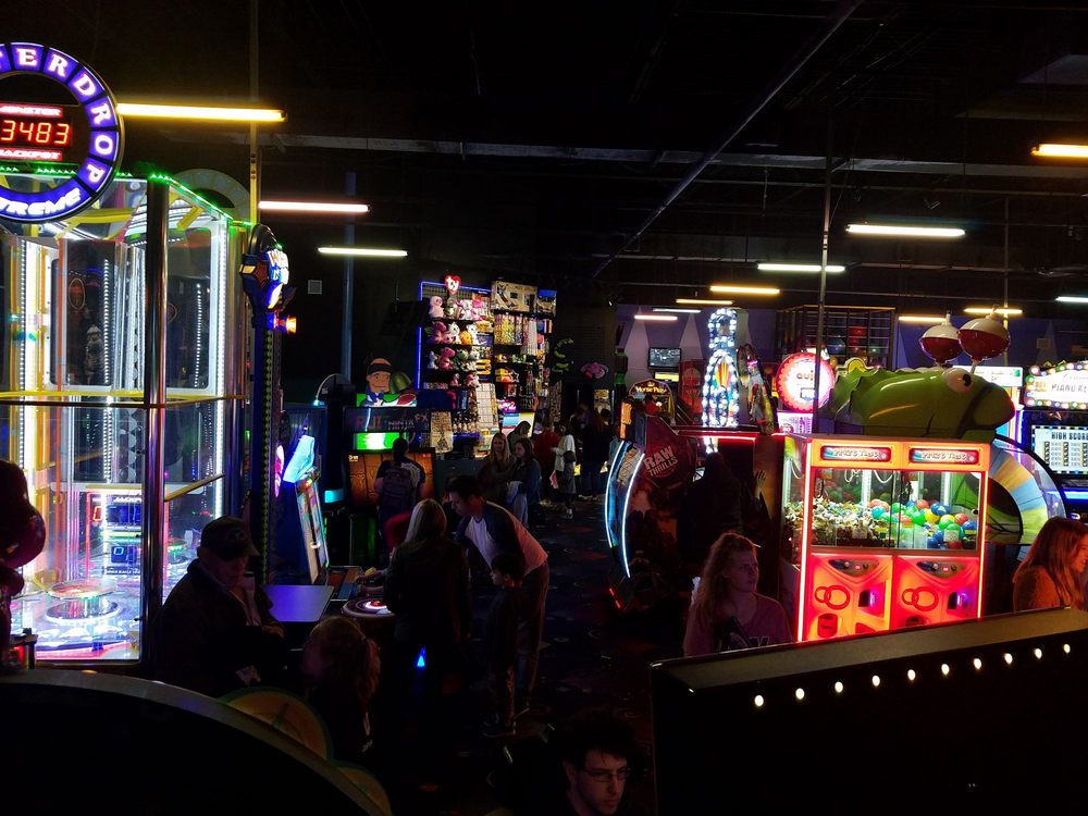 STARS AND STRIKES FAMILY ENTERTAINMENT CENTER 42 Photos & 51 Reviews