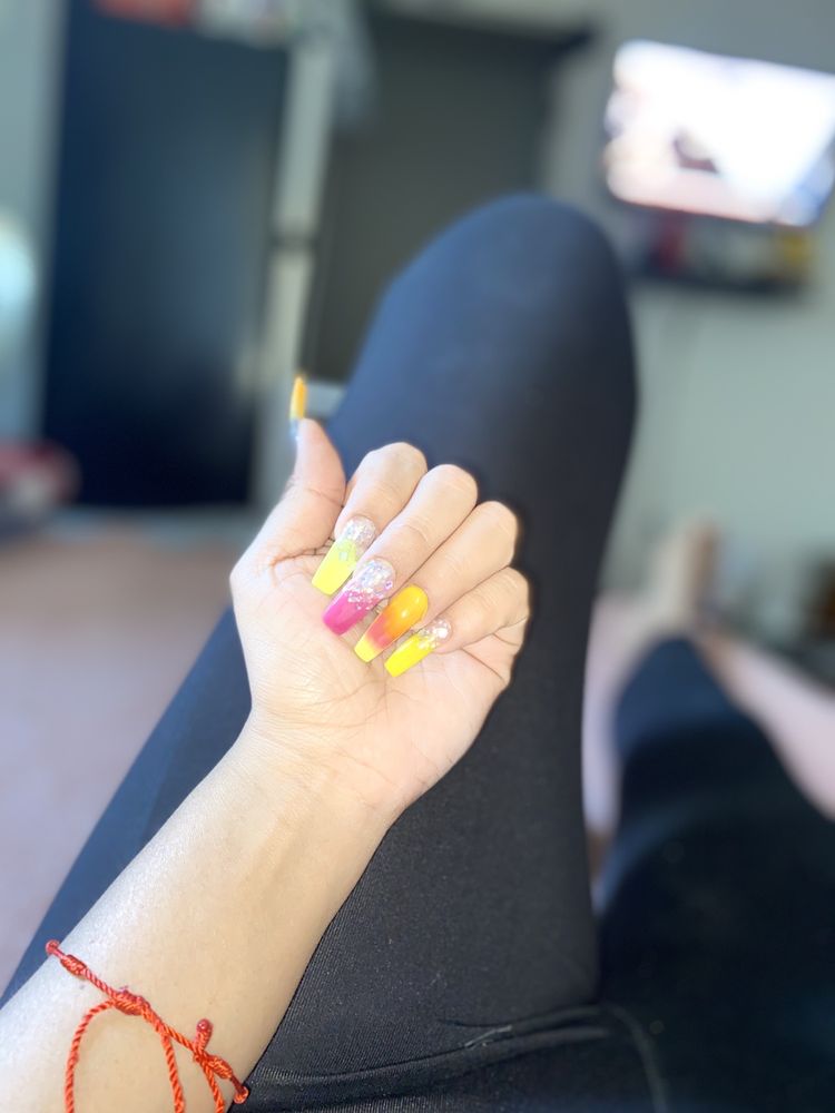 Castro Nails Logo