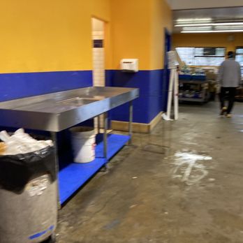 Lee's Bottle Depot - Recycling Center Near Me - Burnaby, British Columbia