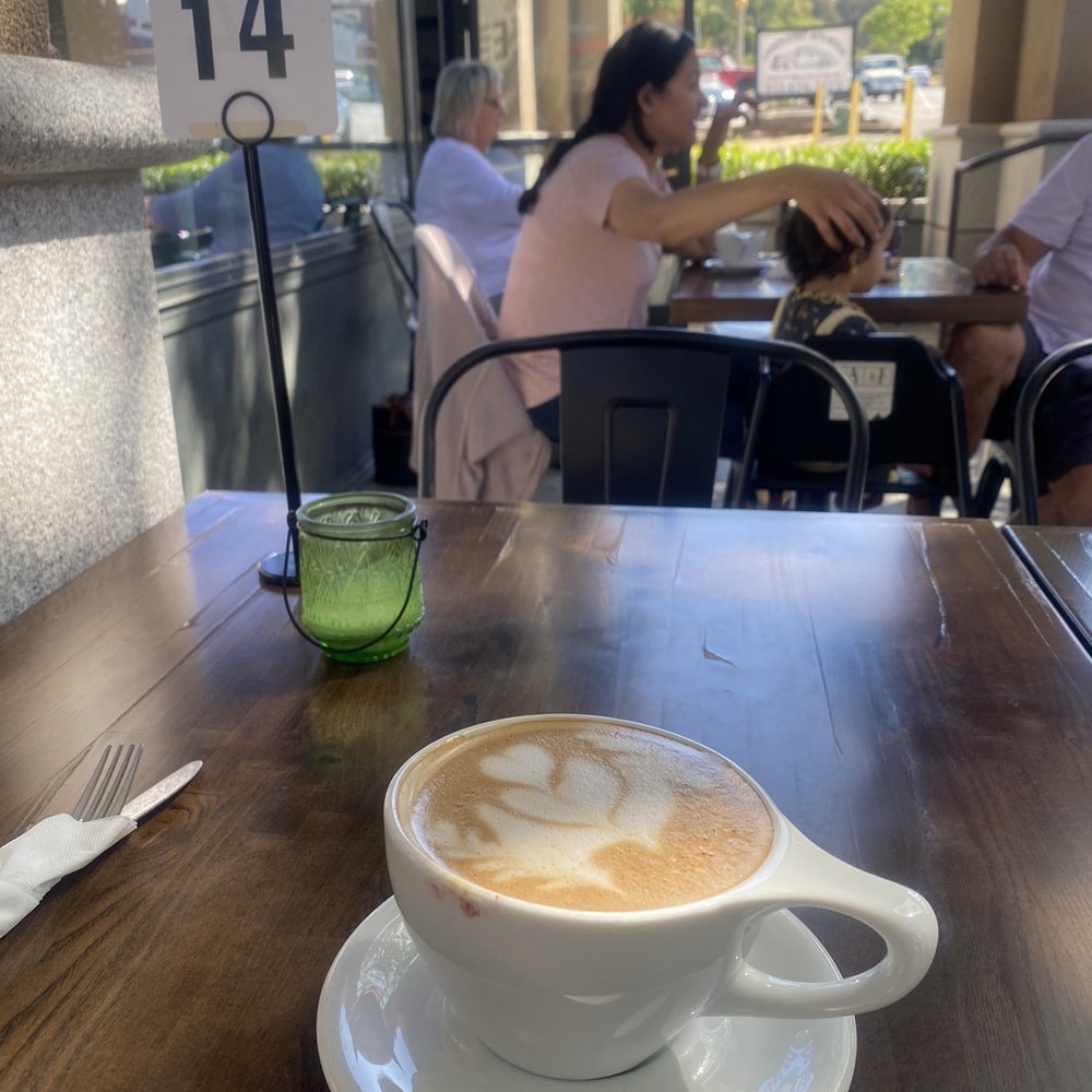 Le Coffee Shop - Outdoor seating - Breakfast & Brunch Near Me - Temecula, California