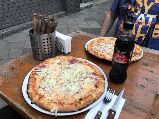 Pizzeria Am Medienhafen Takeout Delivery 13 Reviews Pizza Wupperstr 14 Unterbilk Dusseldorf Nordrhein Westfalen Germany Restaurant Reviews Phone Number Yelp