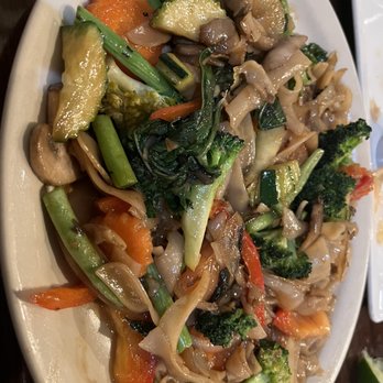 LUV Thai Cuisine - Pad Kee Mao no meat - Thai Near Me - Austin, Texas