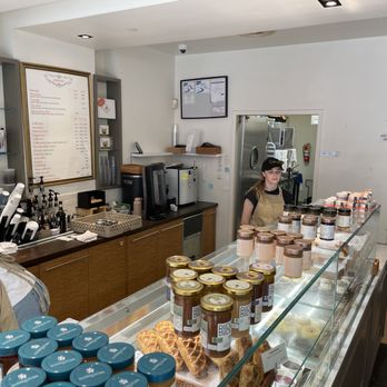 Un Je Ne Sais Quoi - The counter at un je ne sais quoi - Desserts Near Me - Washington, DC, District of Columbia