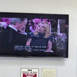 Woody's Laundromat - Y&R is STILL ON!! Watch at Woody's lol