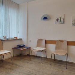 Dr. med. Burkhard Jennewein - Wartezimmer