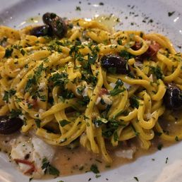 Saffron spaghetti with black olives and mozzarella Saffron spaghetti with black olives and mozzarella