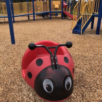 Waterdown Memorial Park - Playground - Parks Near Me - Hamilton, Ontario