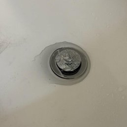 The rubber ring is supposed to be under the tub, not between the drain and the tub.