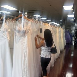 Minerva's Bridal & Prom Outlet - Looking for the one...