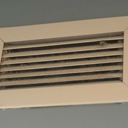 The Alder Hotel - Dirty vent in our room