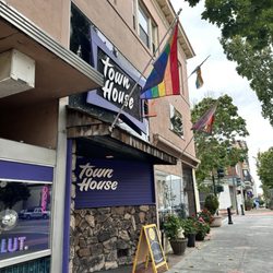 Town House Cocktail Lounge
