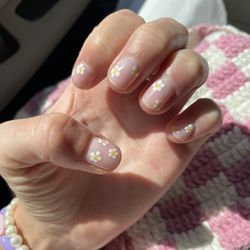 Gel mani with floral nail art