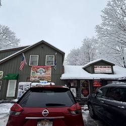 Ray's Helova Deli & Discount Beverage Center - Outside