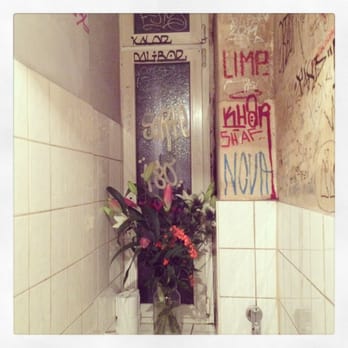 Fuchsbau - Toiletten Ästhetik - Beer Bar Near Me - Berlin, BE Fuchsbau - Toiletten Ästhetik - Beer Bar Near Me - Berlin, BE