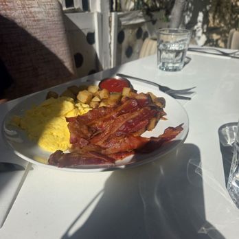 26 Beach Restaurant - New American Near Me - Venice, California