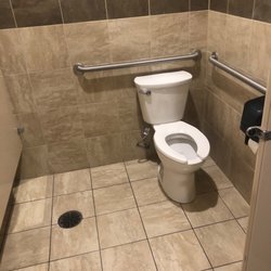 Alf's Pub - Clean bathrooms on a late fri!