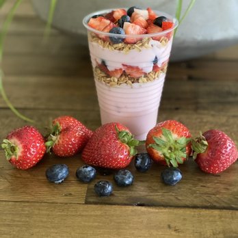 Sweeter Than sugar Desserts - Strawberry and blueberry parfait - Desserts Near Me Sweeter Than sugar Desserts - Strawberry and blueberry parfait - Desserts Near Me