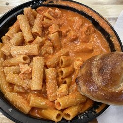 Antonio's Pizza Pasta & Wings - Chicken Riggies with garlic roll