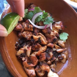 Mar y Tierra Shrimp & Beer - Pulpo Tijuana, delicioso para comer solito o taqueado. Cocinado en su punto, realmente hacer un pulpo y que te quede asà es todo un arte.