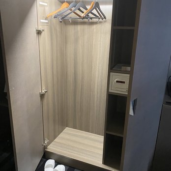 Van Der Valk Hotel Sèlys Liège - Closet - Day Spas Near Me - Luik, WLG