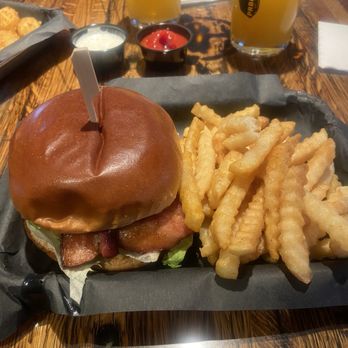 Paso Robles Brewing - BLT with fries - Brewpubs Near Me - Paso Robles, California Paso Robles Brewing - BLT with fries - Brewpubs Near Me - Paso Robles, California