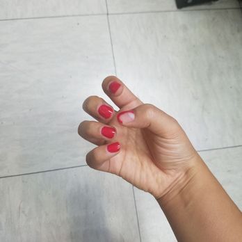 Raw Lab Spa - Right hand - the gel on my thumb is lifted and peeled off. Saw this after i washed my hands before having lunch. Gel lasted 18 hours. - Nail Salons Near Me - Philadelphia, Pennsylvania