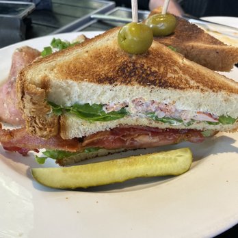 Lou's Grill - Lobster Club - Bars Near Me - Abbotsford, British Columbia