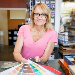 Kush Paint - Diana, Owner with a fandeck