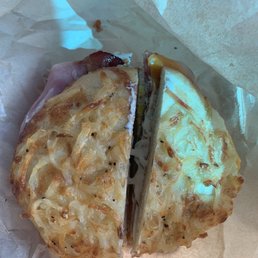 Had the farmhouse bagel . So good . Quick service and friendly staff.
