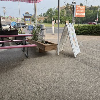 The Dells Ice Cream Shop - Ice Cream & Frozen Yogurt Near Me - Wisconsin Dells, Wisconsin