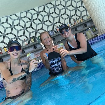Live Aqua Resort - The pool bar - Resorts Near Me - Cancún, ROO