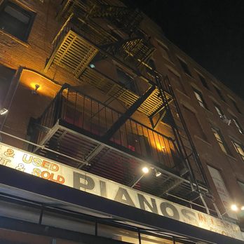 Pianos - Bars Near Me - New York, New York