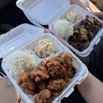 Smiley's Local Grinds - Smiley's garlic chili chicken (left) & chicken and beef teriyaki combo (right) - Hawaiian Near Me - Lihue, Hawaii Smiley's Local Grinds - Smiley's garlic chili chicken (left) & chicken and beef teriyaki combo (right) - Hawaiian Near Me - Lihue, Hawaii