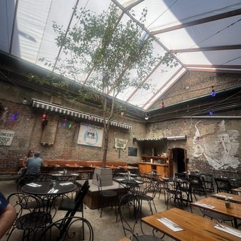 Arnolds Bar & Grill - Courtyard seating area - Pubs Near Me - Cincinnati, Ohio
