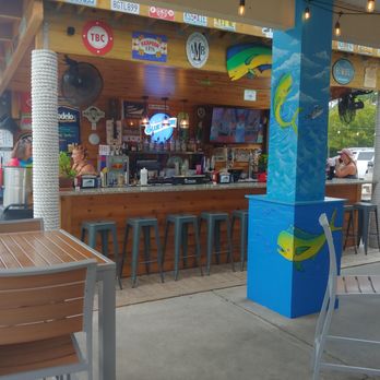 Gaffers - Outdoor tiki bar - Bars Near Me - Emerald Isle, North Carolina