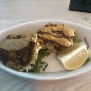 Hurricane Hanks - Island Crab Cakes - American Near Me - Holmes Beach, Florida