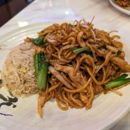 Chicken lo mein Chicken lo mein