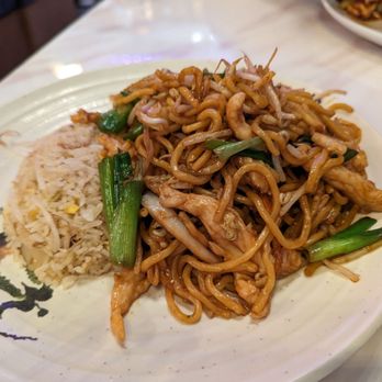 KungFu Chef - Chicken lo mein - Asian Fusion Near Me - The Villages, Florida KungFu Chef - Chicken lo mein - Asian Fusion Near Me - The Villages, Florida