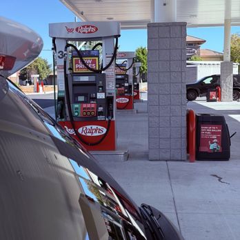 Ralphs Fuel Center - Several pumps with semi easy access - Gas Stations Near Me - Temecula, California Ralphs Fuel Center - Several pumps with semi easy access - Gas Stations Near Me - Temecula, California