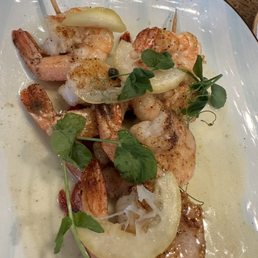 Shrimp skewers in lemon butter capers Shrimp skewers in lemon butter capers