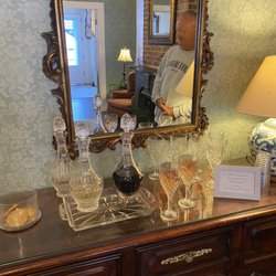 The Kenwood Inn - Cookies and wine in the evening!