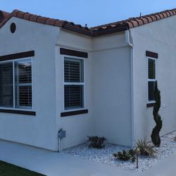 Riverside Pro Painters - Home in Riverside Ca freshly painted with a nice brown trim.