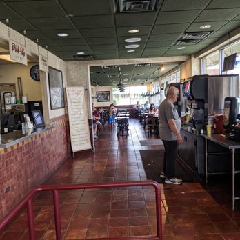 Fratellos - Inside seating - Hot Dogs Near Me - Volo, Illinois