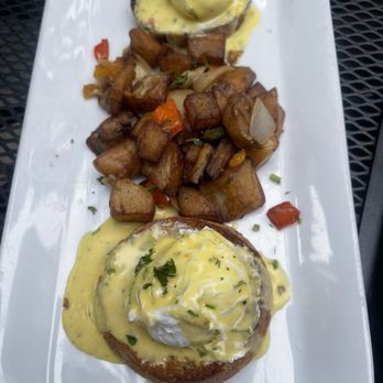 320 Main - Eggs Benedict we got no bacon! But it comes with bacon - New American Near Me - Seal Beach, California