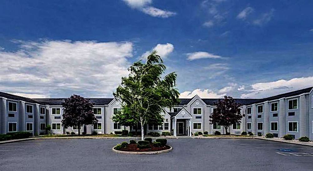 MOTEL 6 Updated September 2024 22 Photos 8000 Virginia Smith Dr