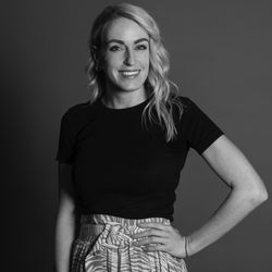 Black2Blond - ABBEY:
SENIOR STYLIST