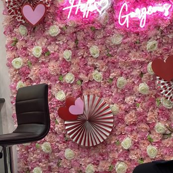 Queen Nail Salon - Very pretty wall art. - Nail Salons Near Me - Yucca Valley, California
