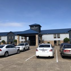 Country Inn & Suites - Front