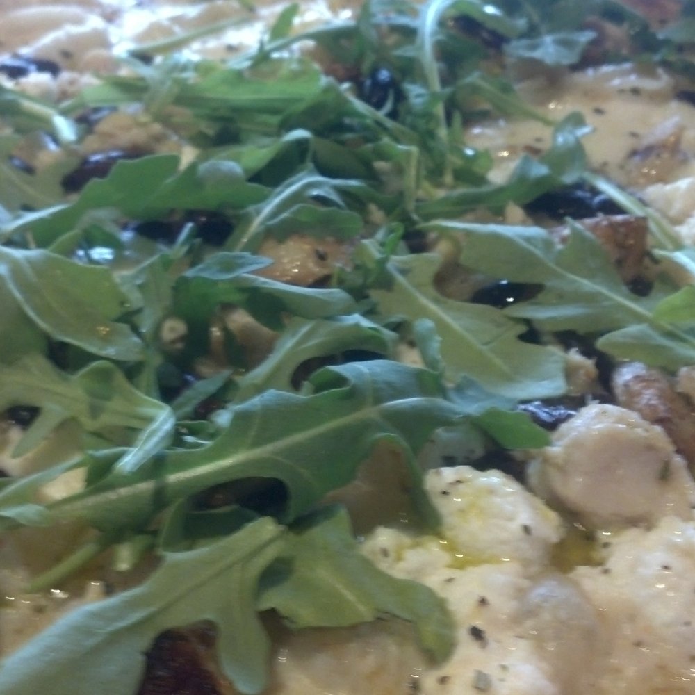 Blaze Pizza - fresh ricotta & F mozzarella, shredded mozzarella, chicken, roasted garlic, kalamata olives, oregano, olive oil, arugula. MMM! - Pizza Near Me - Glendale, California Blaze Pizza - fresh ricotta & F mozzarella, shredded mozzarella, chicken, roasted garlic, kalamata olives, oregano, olive oil, arugula. MMM! - Pizza Near Me - Glendale, California